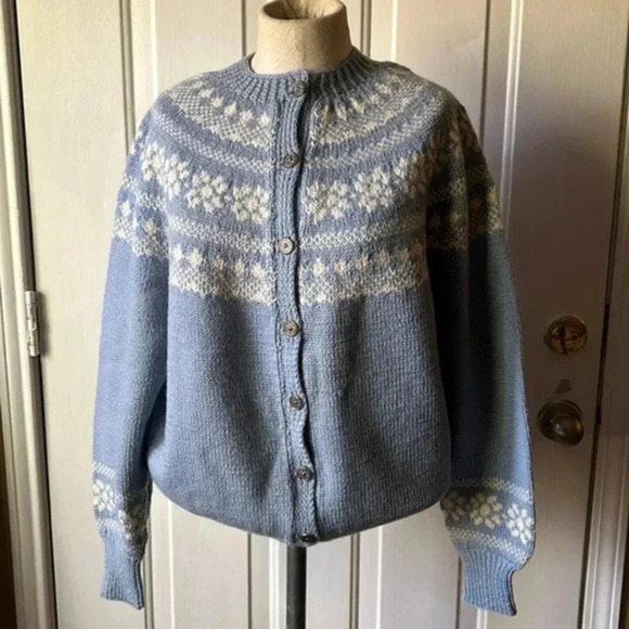 Sweaters - Vintage Sweater Norwegian Wool Hand Knit Cardigan Sweater size M